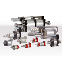 MAXIMATOR 高压泵，通过手动压力或气动触发阀进行压力调节