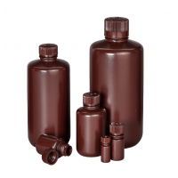 Semadeni 加工各种热塑性塑料，并生产试管、定量杯和镊子等