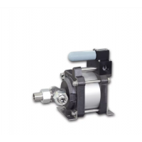 Maximator 气动高压泵，压力高达 7.000 bar，可用于工程和工业领域